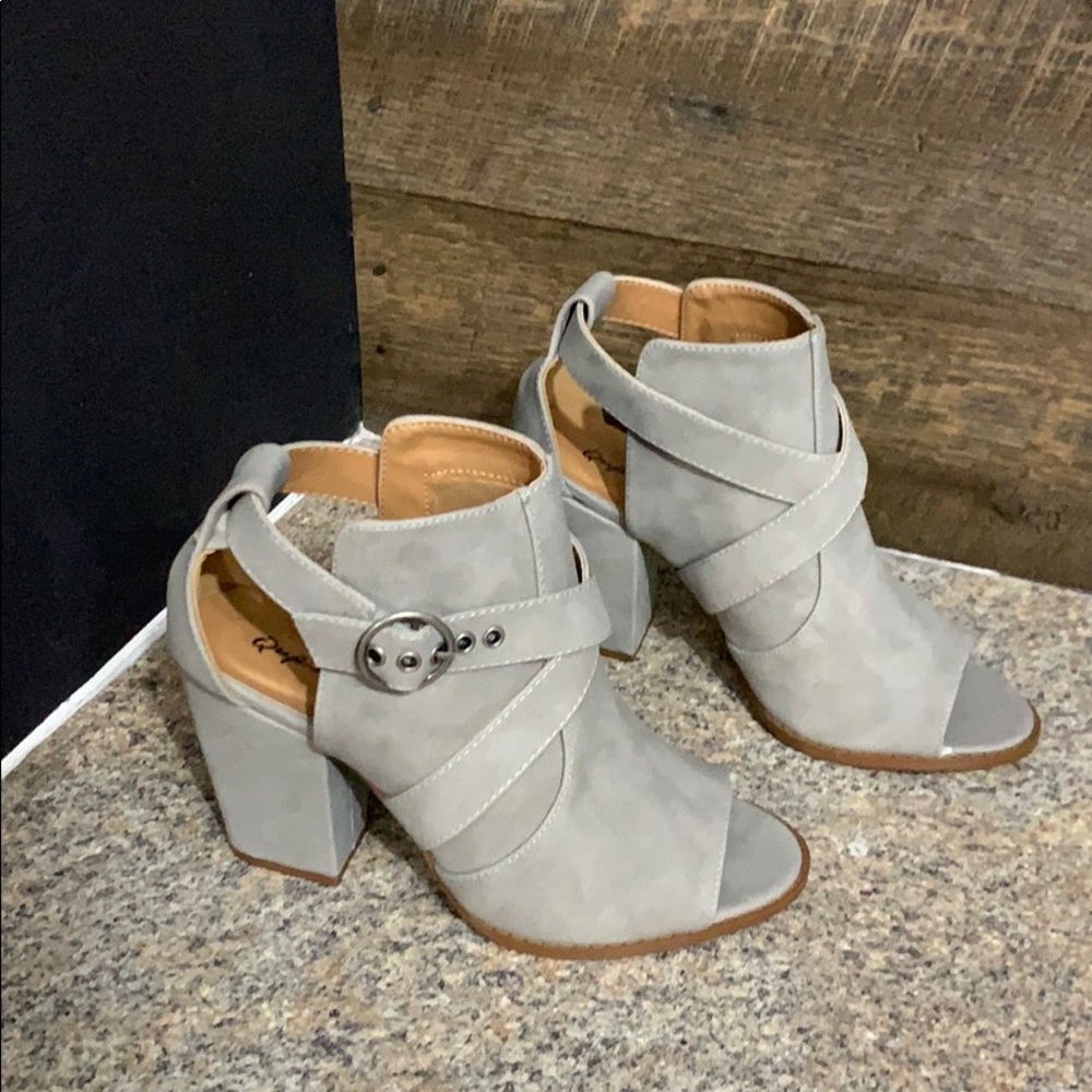 Distressed Grey Cross Strap Pump